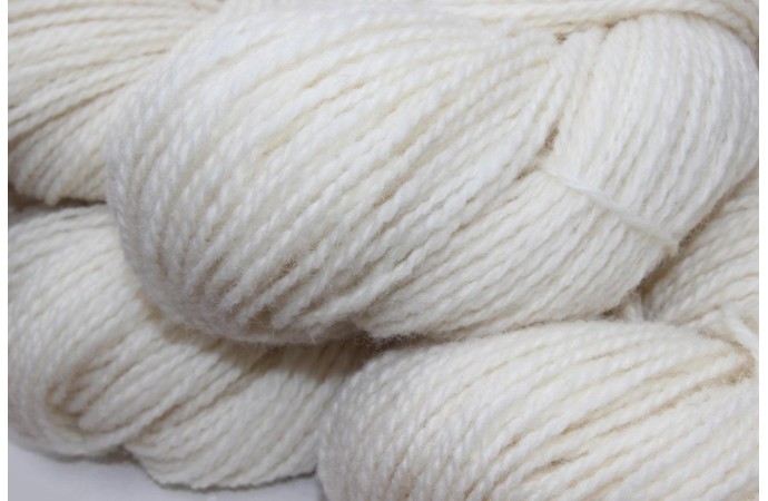 Balti siūlai (Lietuviškų avių vilna) - naminiai siūlai